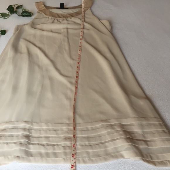 Pretty little silky shift dress. simple and effortless - Picture 3 of 5